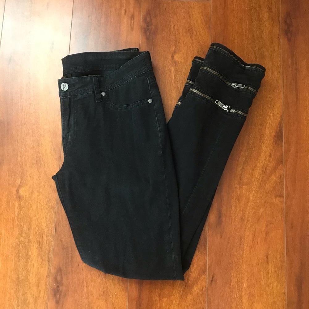 BLACK ZIPPER DETAILED JEANS